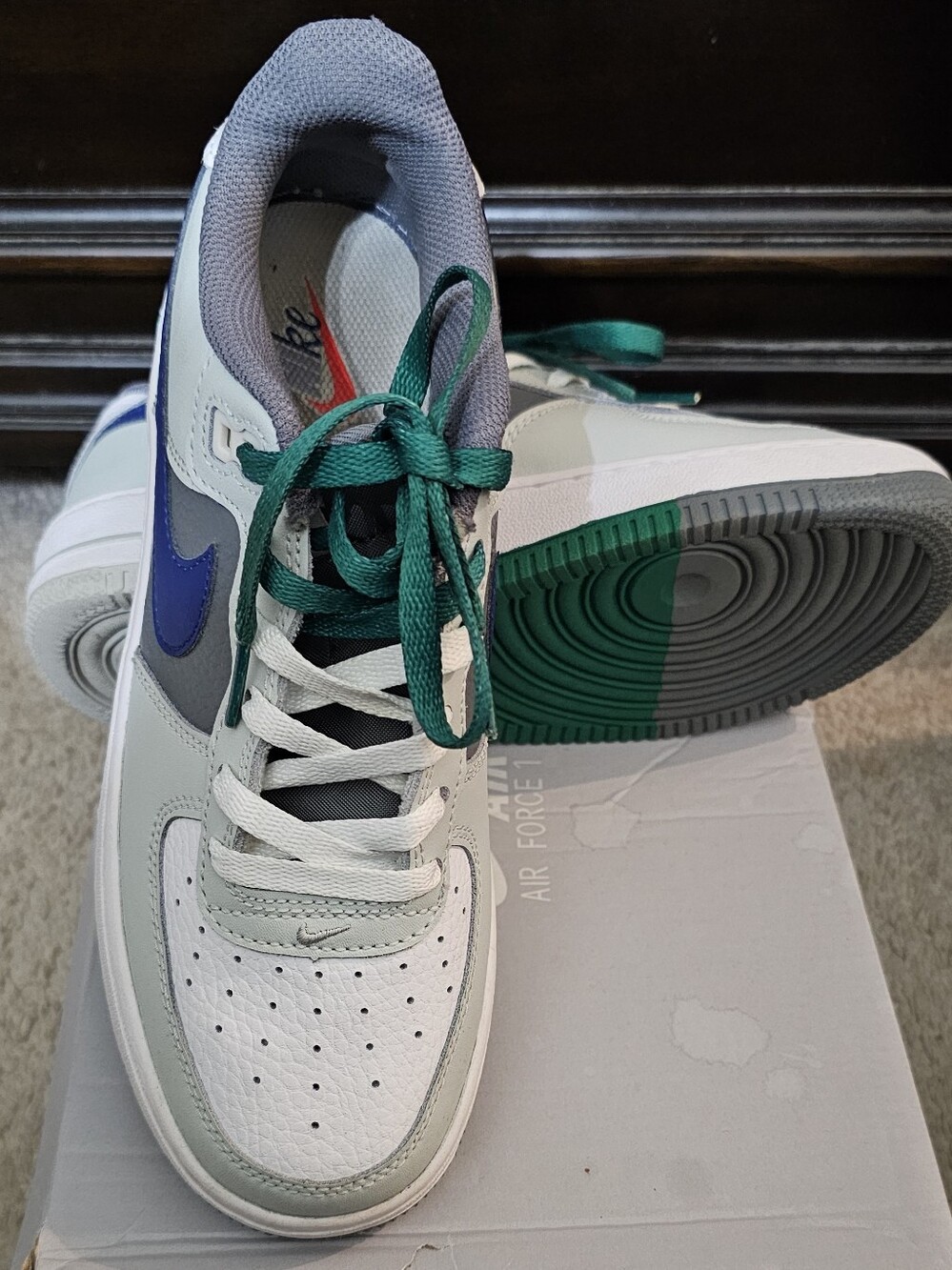 Air Force 1 LV8 1 (GS) - Picture 5 of 9